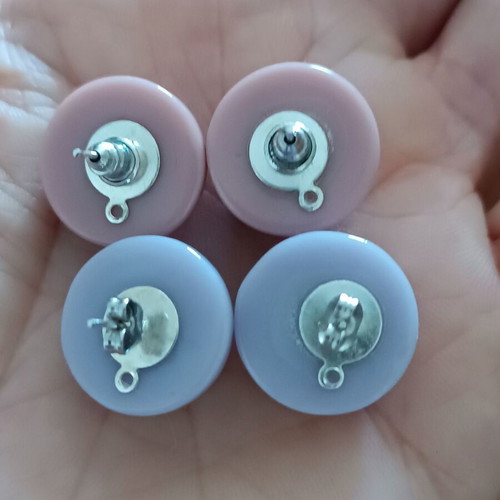 Plastic stud earrings set in lilac and dusty apple colors like new