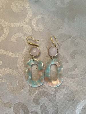 Dangling earrings in pink and turquoise shades