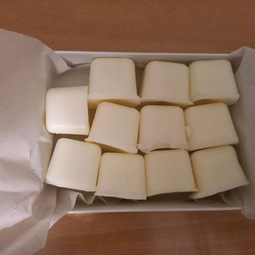 Wax melts with Butterscotch Mocha scent like new, about 200 grams