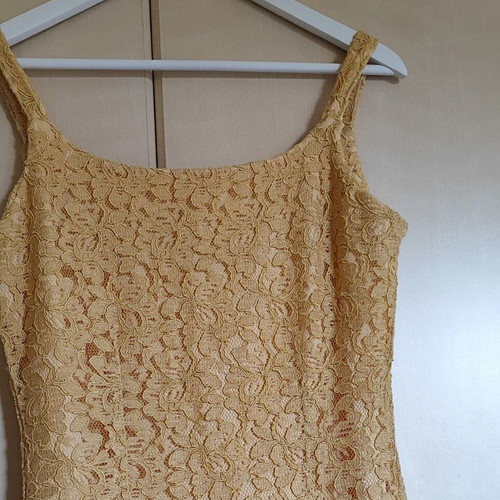 Anna Sereti Collection mini dress with yellow-beige lace, size 48