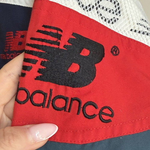 New Balance vintage style woman set with embroidered logo, like new