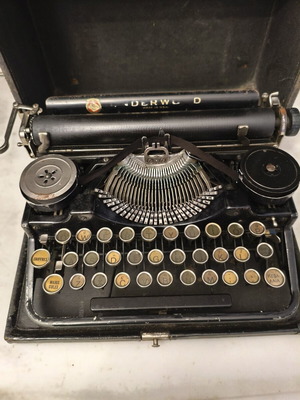 Underwood vintage portable typewriter used, 1920s-1930s, USA