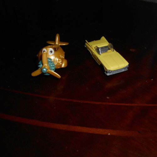 Toy car and airplane plastic miniatures used, size 5x2cm