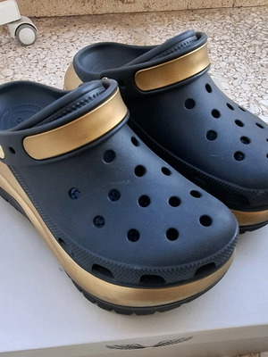 Crocs Mega Crush women's clogs black like new