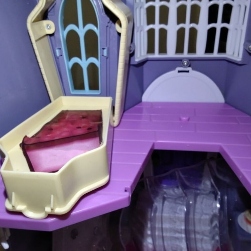 Vampirina Scare B&B Dollhouse used, missing pieces