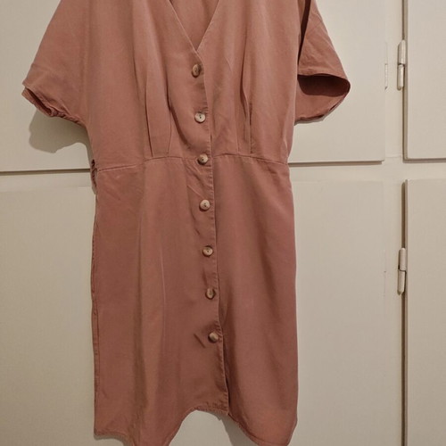 Toi&Moi dress medium used, pink-salmon color, V-neck with buttons