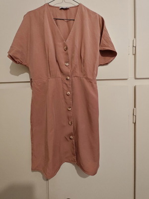 Toi&Moi dress medium used, pink-salmon color, V-neck with buttons