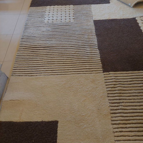 Machine-made low-pile rug 1.75 x 2.10 m