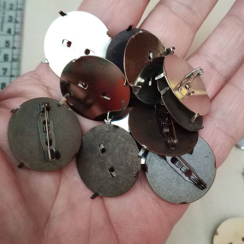 Metal pin bases like new, pack of 20 pieces, bronze and silver