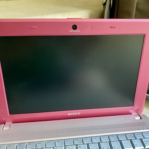 Sony VAIO Netbook VPCM12M1E new, pink/fuchsia with premium carrying case