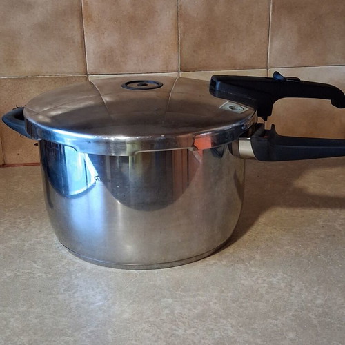 Fissler Pressure Cooker 10 Liters Like New
