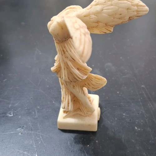 Vintage Nike of Samothrace statue made of resin like new