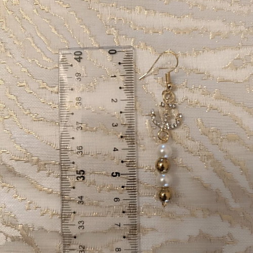 Earrings new with white pearl and gold hematite