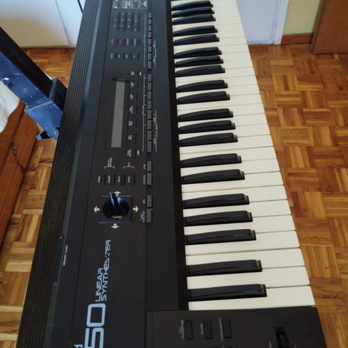 Roland D-50 Linear Synthesizer like new, vintage 80s iconic sound