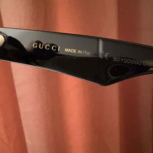 Gucci sunglasses new, black with mauve suede case