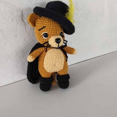 Handmade Puss in Boots cat new with black hat and cape