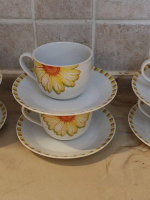 Porcelain coffee and tea cup set, 12 pieces, like new
