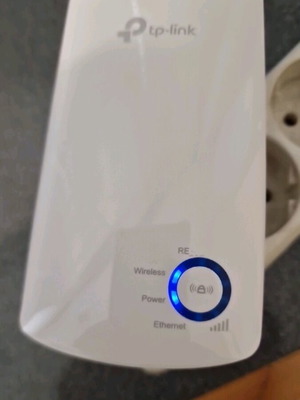TP-Link Wifi Repeater Extender 300mbps like new