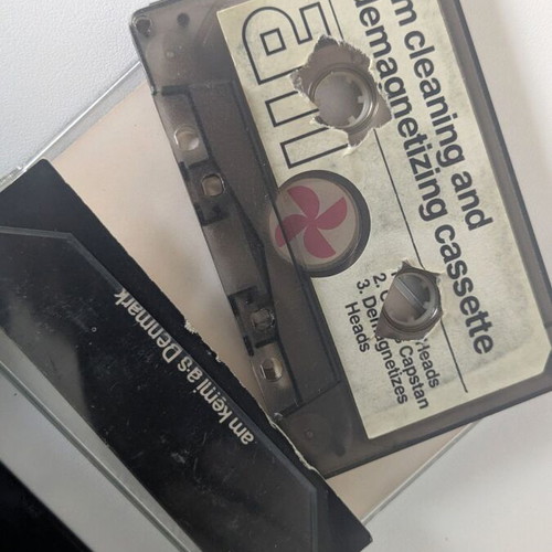 Cleaning cassette used for cassette players