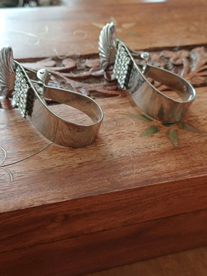 Silver dangling earrings like new