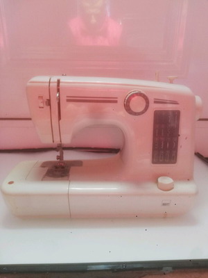 Clatronic Germany Sewing Machine 1500 ma like new