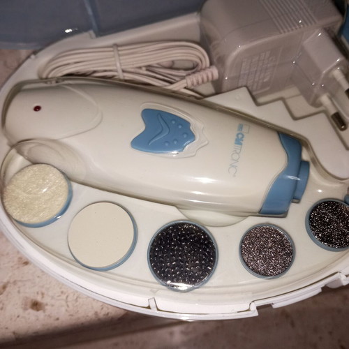 CiaTronic electric manicure and pedicure set with 9 attachments new
