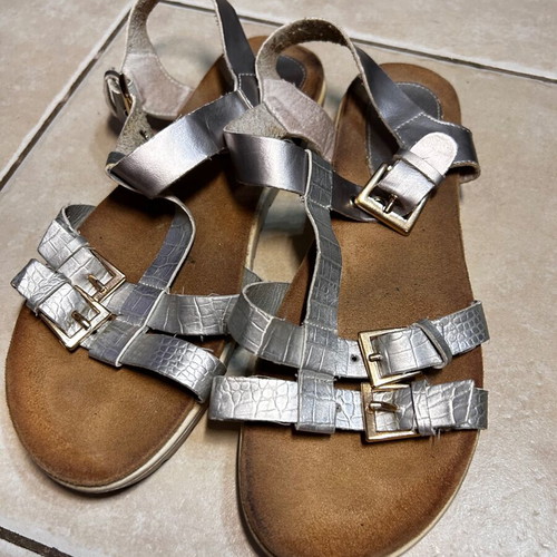 Women's sandals with silver straps like new, size 40