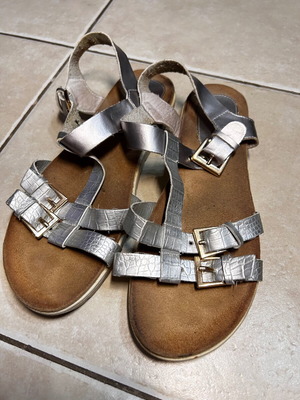 Women's sandals with silver straps like new, size 40