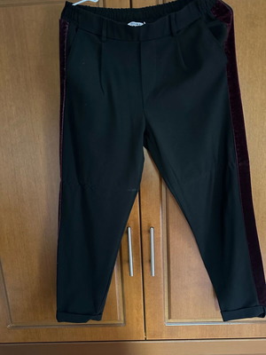Bershka office pants used, black with burgundy velvet stripes, size M