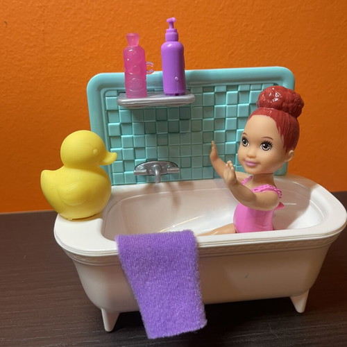 Mattel Barbie Skipper Babysitter bath time playset like new