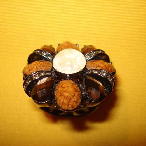 Ring with stones like new