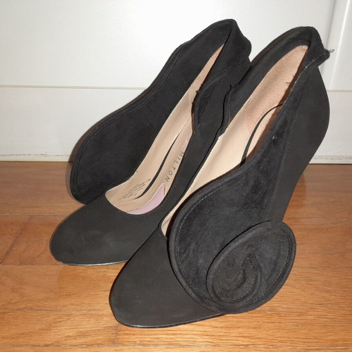 Paris Hilton black pumps with flower design 10 cm heels like new