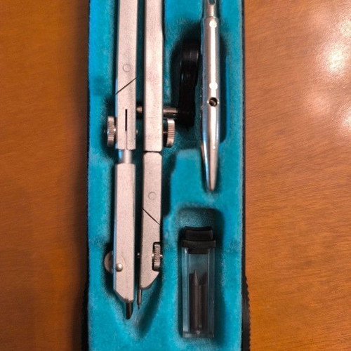 Compass with all accessories like new