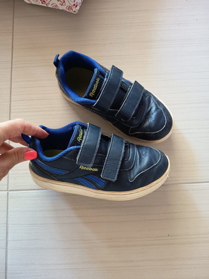 Reebok athletic shoes size 31 used, blue