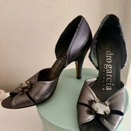 Pedro Garcia evening pumps like new, size 36