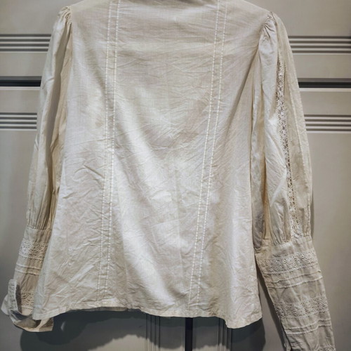 Laura Ashley vintage blouse 1970, cotton with lace, mother of pearl buttons