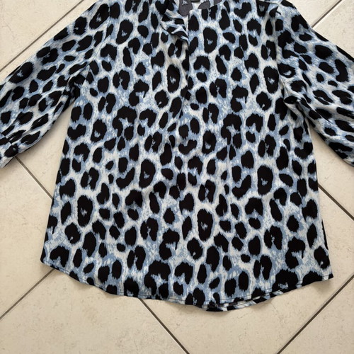 Shein shirt with blue leopard print like new, size M