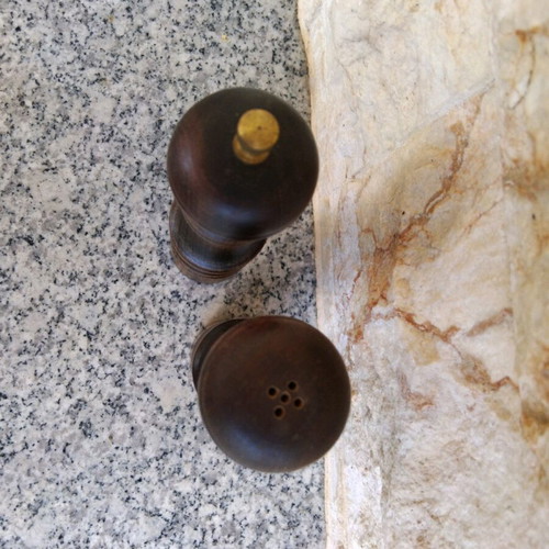 Vintage wooden salt and pepper set, 18 cm height, new