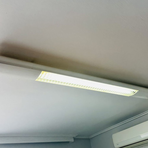 Philips ceiling light with fluorescent lamps 1.40cm like new