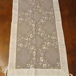 Embossed table runner like new 0.95x0.45