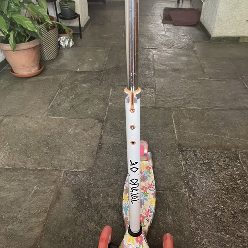 Children's three-wheel scooter used with adjustable handlebar