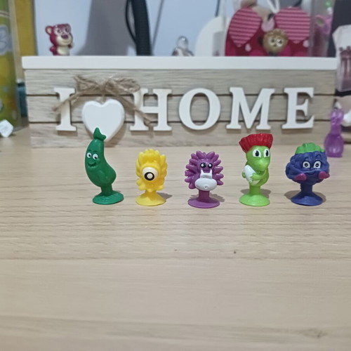 Stikeez figures set like new, animals and food miniatures