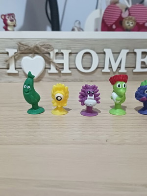 Stikeez figures set like new, animals and food miniatures