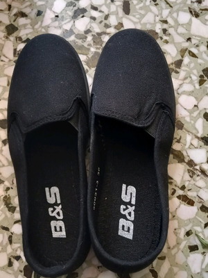 Canvas shoes like new, size 36, black, lightweight without heels