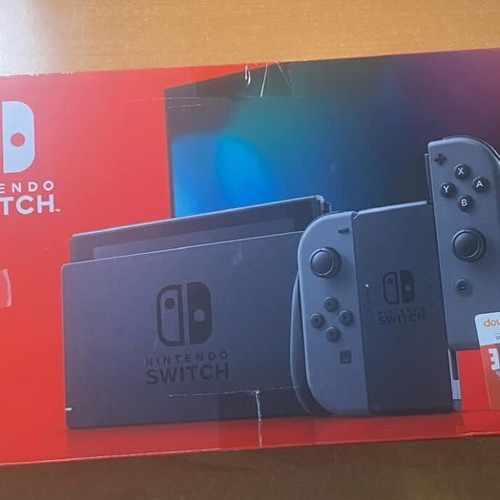 Nintendo Switch like new with 4 games and travel case
