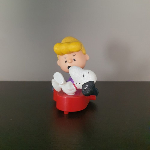 Snoopy+Schroeder figure 2015, used with working mechanism