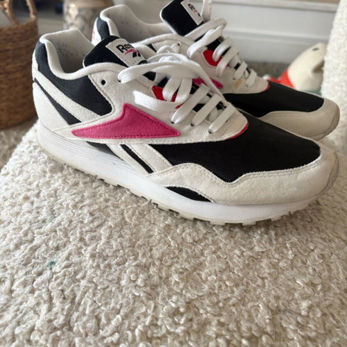 Reebok women's sneakers size 39 like new, white and pink