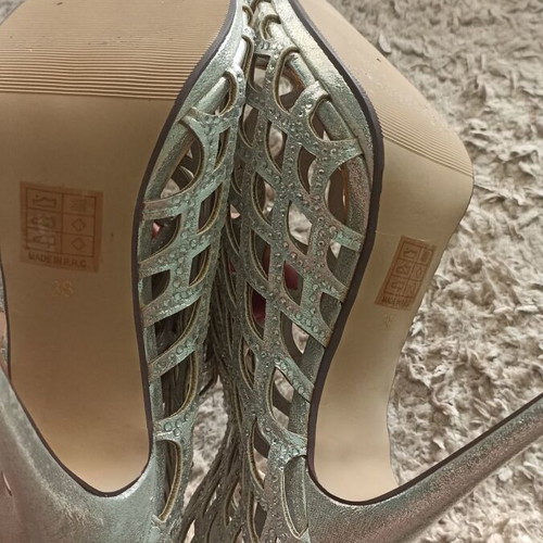 Silver high heels size 38 new with zipper
