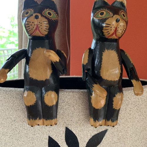 Wooden sitting cats with movable arms, new
