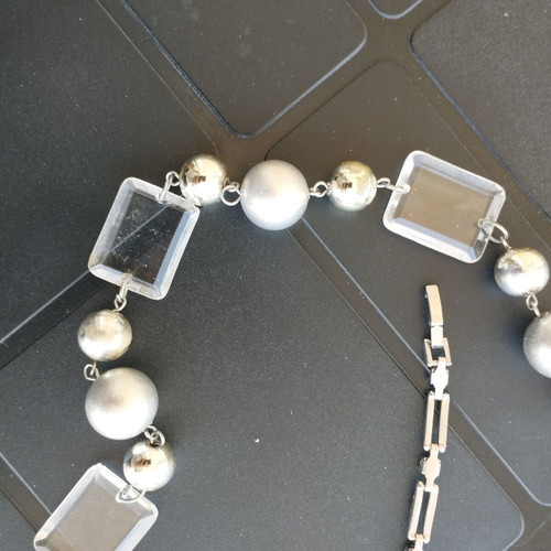 Jewelry set used with necklace, earrings, bracelet, and ring
